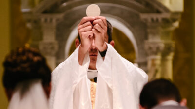 30 frases para Dia do Padre que celebram a vida desse sacerdote