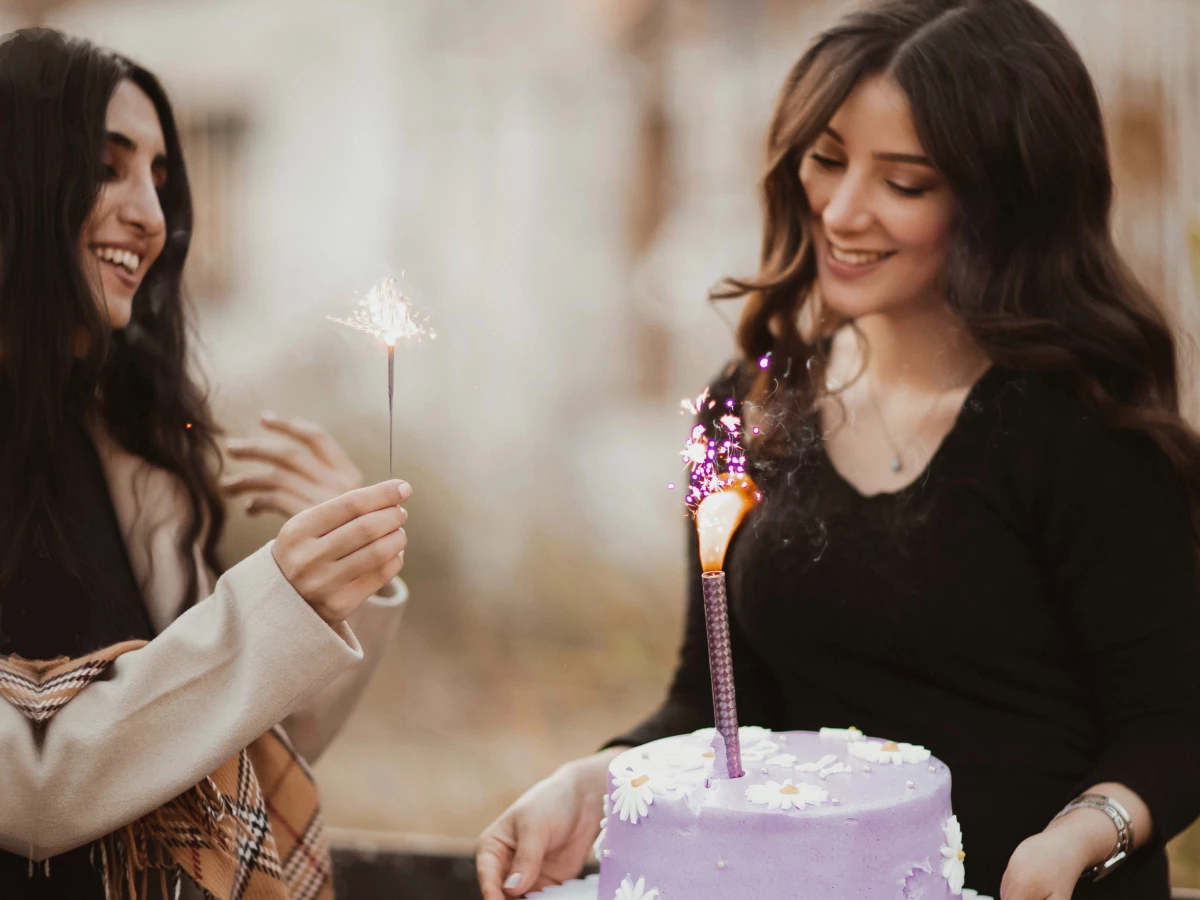 40 mensagens de aniversário para melhor amiga que a farão feliz