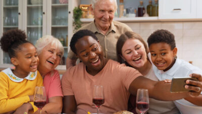 80 frases de família para status que compartilham seu amor por eles