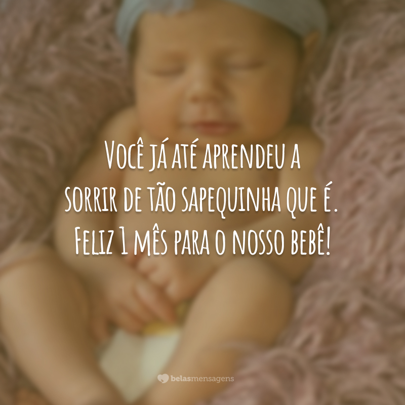 Você já até aprendeu a sorrir de tão sapequinha que é. Feliz 1 mês para o nosso bebê!