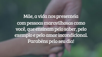 Mãe, a vida nos presenteia com pessoas maravilhosas como você, que ensinam pelo saber, pelo exemplo e pelo amor incondicional. Parabéns pelo seu dia!