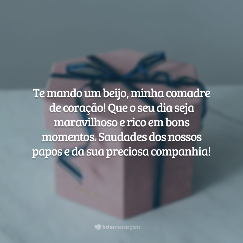 Te mando um beijo, minha comadre de coração! Que o seu dia seja maravilhoso e rico em bons momentos. Saudades dos nossos papos e da sua preciosa companhia!