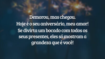 Demorou, mas chegou. Hoje é o seu aniversário, meu amor! Se divirta um bocado com todos os seus presentes, eles só mostram a grandeza que é você!