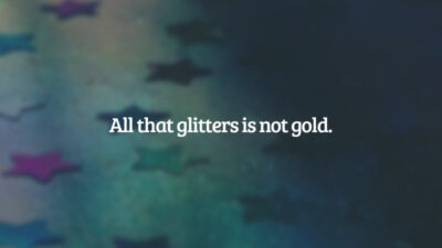All that glitters is not gold. (Tudo o que brilha não é ouro.)