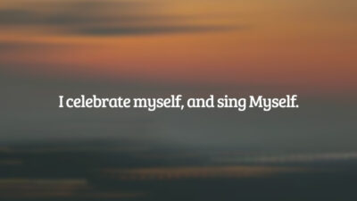 I celebrate myself, and sing Myself. (Eu celebro eu mesmo e canto eu mesmo.)