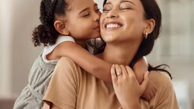 60 mensagens de aniversário de filha para mãe que valorizam os sentimentos familiares