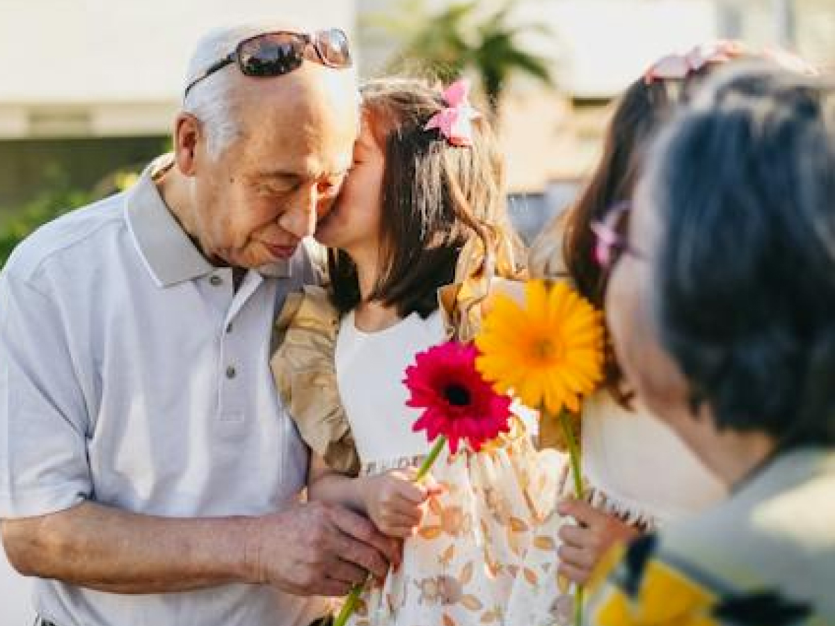 60 mensagens de aniversário para neta que valorizam essa conexão