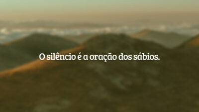 O silêncio é a oração dos sábios.